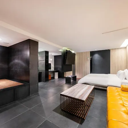 Yeoksam Lumiere Hotel