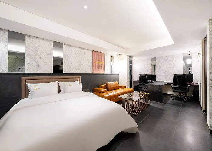 Yeoksam Lumiere Hotel