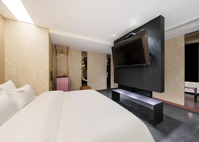 Hotel Yeoksam Lumiere 3*