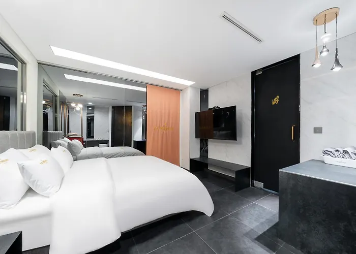 Hotel Yeoksam Lumiere