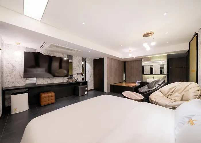 Hotel Yeoksam Lumiere 3*