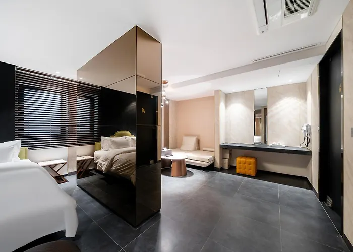 Hotel Yeoksam Lumiere 3*